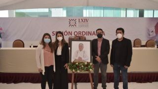 Miniatura: 𝐂𝐨𝐧𝐠𝐫𝐞𝐬𝐢𝐬𝐭𝐚𝐬 𝐫𝐢𝐧𝐝𝐞𝐧 𝐡𝐨𝐦𝐞𝐧𝐚𝐣𝐞 𝐚 𝐎𝐭𝐡ó𝐧 𝐂𝐮𝐞𝐯𝐚𝐬 𝐂ó𝐫𝐝𝐨𝐯𝐚