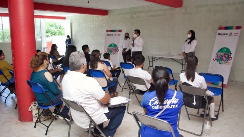 Titular de la Sebien entrega Créditos a la Palabra de la Mujer y supervisa el programa “Vamos Juntos a la Escuela”