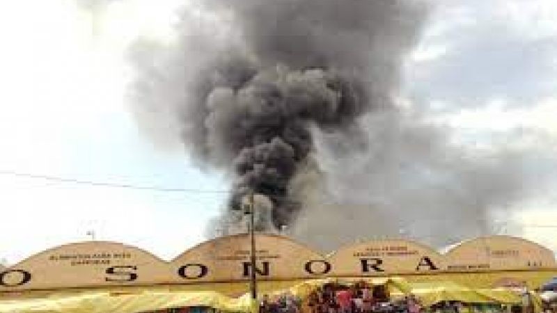 Se registró incendio en el Mercado Sonora de CDMX; bomberos ya lo confinaron