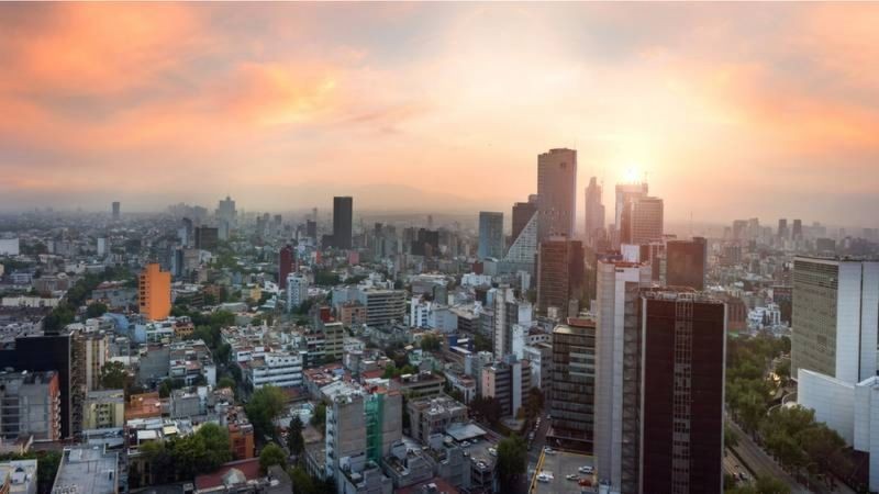 FMI mejora pronóstico de crecimiento para México en 2021 de 4.3% a 5%.