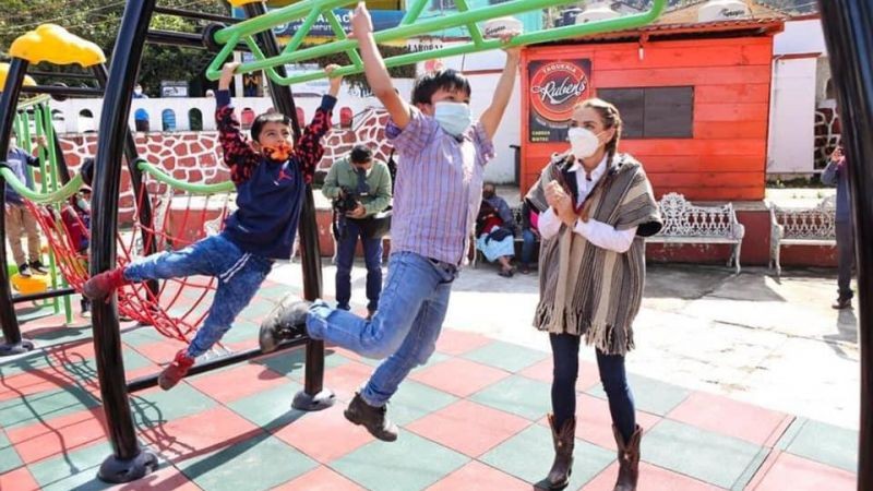 La región Mixe cuenta con el apoyo de mi esposo el gobernador Alejandro Murat Hinojosa y del DIF Estatal Oaxaca