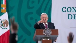 Miniatura: AMLO anuncia que irá a la SCJN a defender su Ley Eléctrica; pide investigar a Juez que dio amparo.