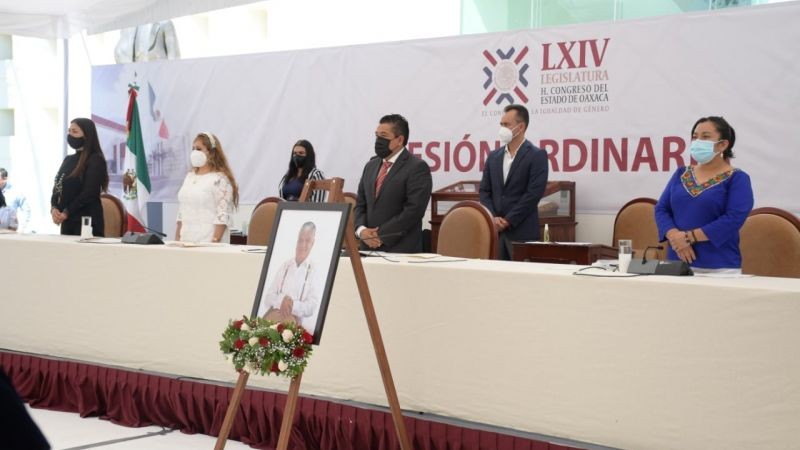 𝐂𝐨𝐧𝐠𝐫𝐞𝐬𝐢𝐬𝐭𝐚𝐬 𝐫𝐢𝐧𝐝𝐞𝐧 𝐡𝐨𝐦𝐞𝐧𝐚𝐣𝐞 𝐚 𝐎𝐭𝐡ó𝐧 𝐂𝐮𝐞𝐯𝐚𝐬 𝐂ó𝐫𝐝𝐨𝐯𝐚