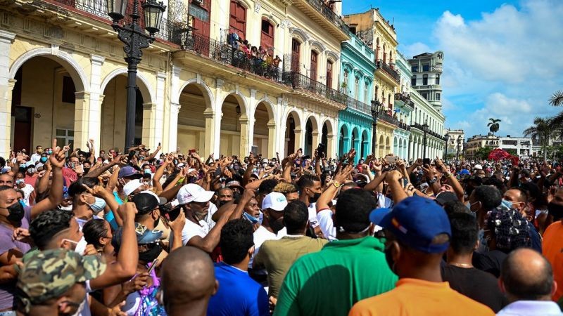 AMLO criticó la difusión internacional de las protestas en Cuba contra la dictadura y pidió a otros gobiernos no intervenir