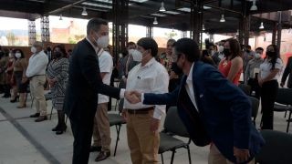 Miniatura: Reconoce Alejandro Murat a trabajadoras y trabajadores de base por 25 y 29 años al servicio de los tres poderes del Estado