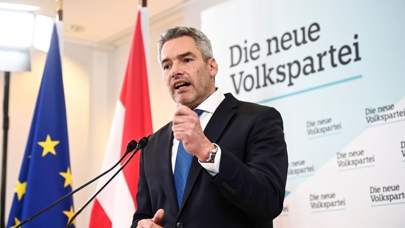 Karl Nehammer asumió como canciller de Austria tras el escándalo que provocó la renuncia de Sebastian Kurz