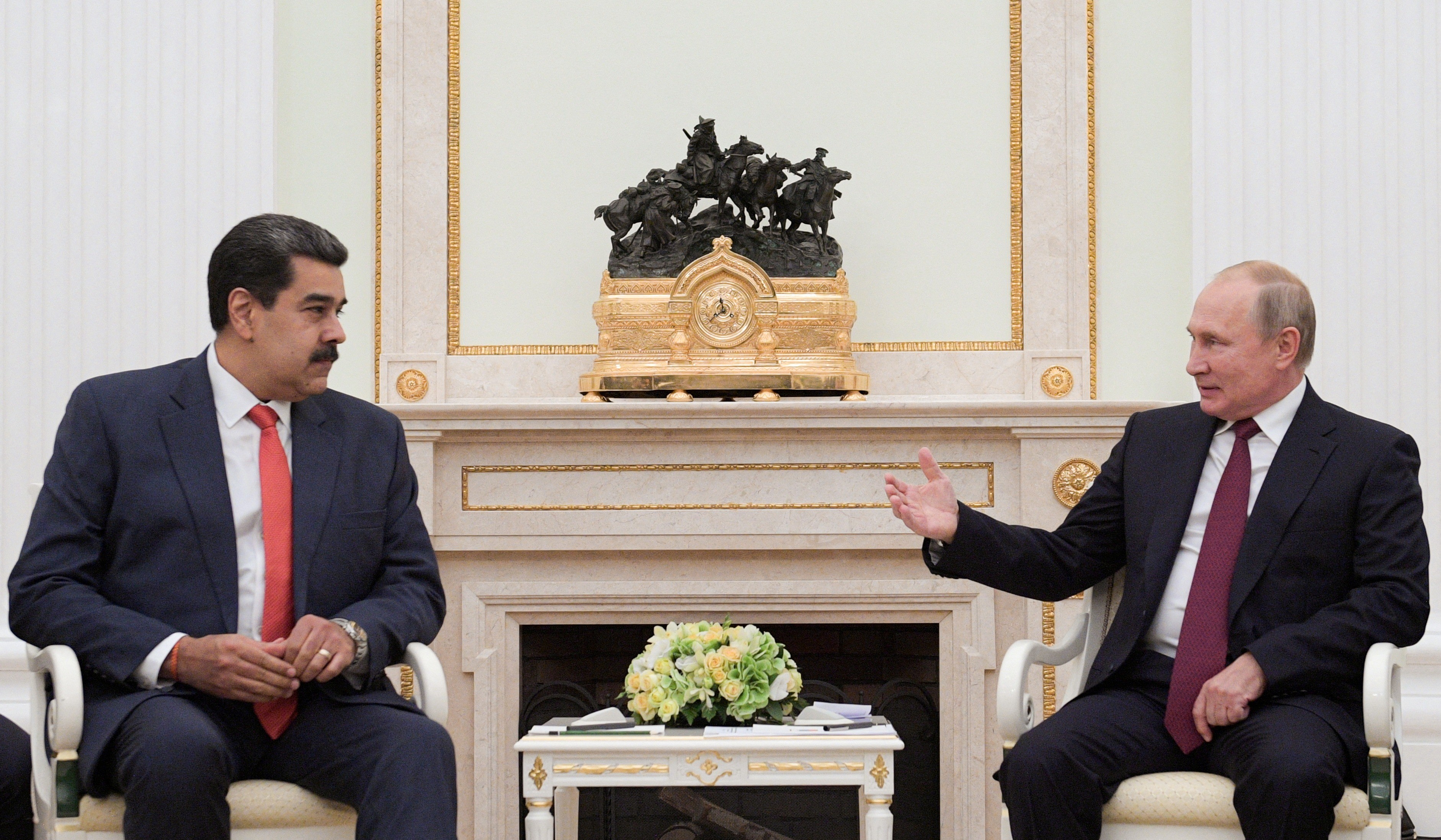 El presidente ruso Vladimir Putin dialoga con Nicolas Maduro en el Kremlin (Sputnik/Alexei Druzhinin/Kremlin via REUTERS)
