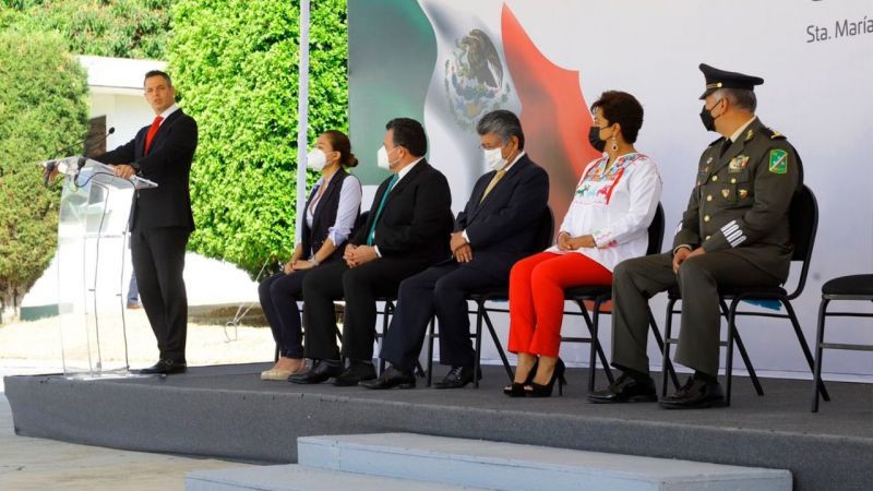 Encabeza AMH ceremonia cívica por el Día de la Bandera Nacional