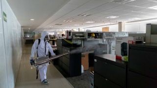 Miniatura: Desinfección constante para proteger al personal de la Secretaría de Administración
