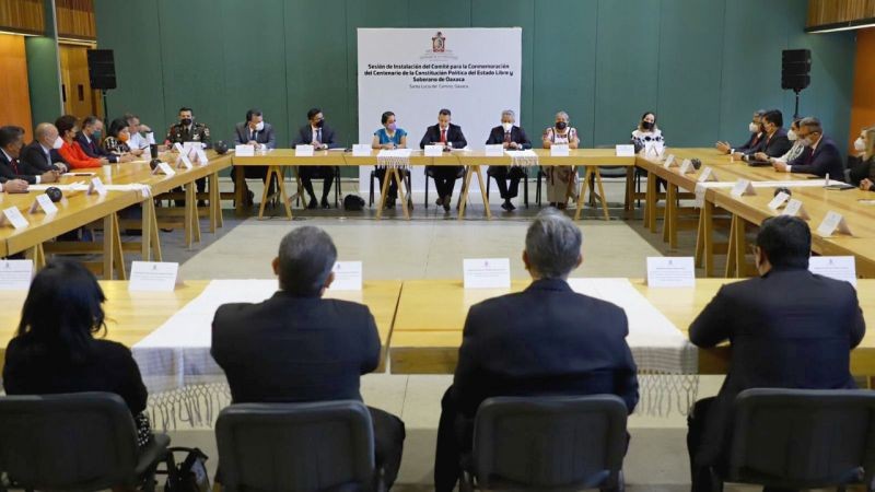 Instala Gobernador Comité para la Conmemoración del Centenario de la Constitución Política de Oaxaca