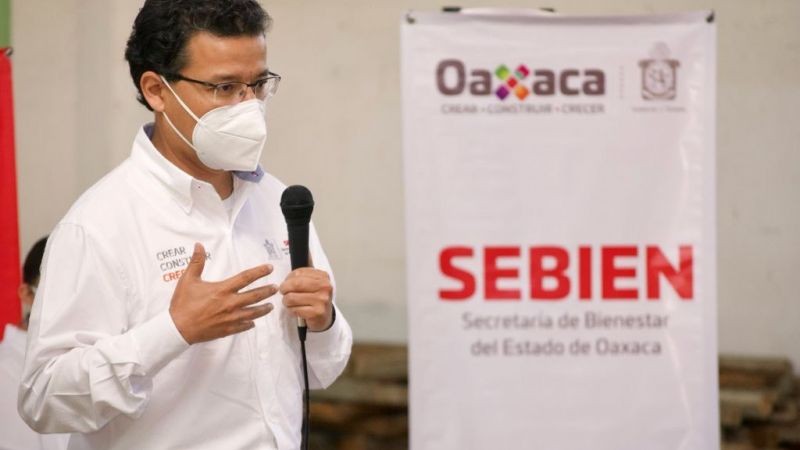 Titular de la Sebien entrega Créditos a la Palabra de la Mujer y supervisa el programa “Vamos Juntos a la Escuela”