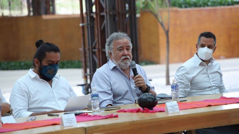 Gobiernos Federal y Estatal se reúnen con habitantes triquis desplazados de Tierra Blanca