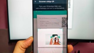 Miniatura: WhatsApp cambia su forma de ingresar a la versión de escritorio y WhatsApp web: así será el desbloqueo facial y mediante huella para vincular tu cuenta