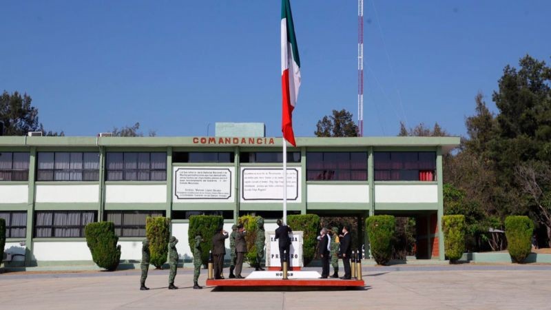 Encabeza AMH ceremonia cívica por el Día de la Bandera Nacional
