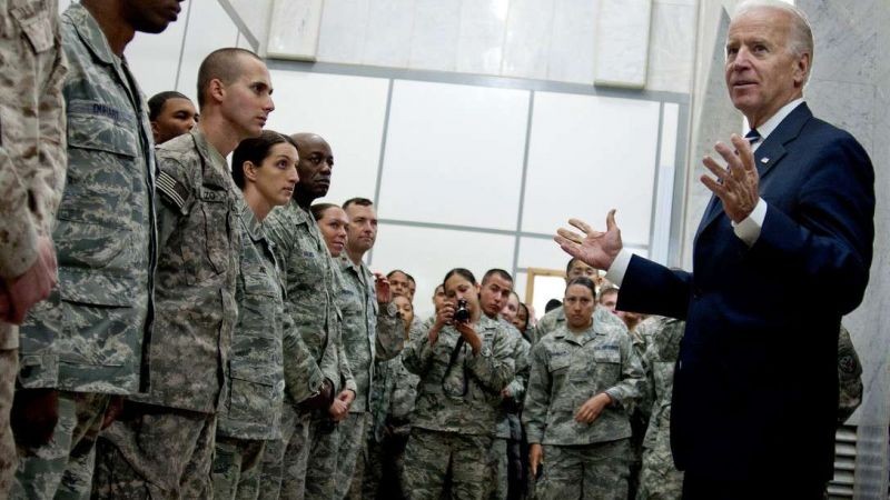 Joe Biden ordenó tratar como delito el acoso sexual en las Fuerzas Armadas