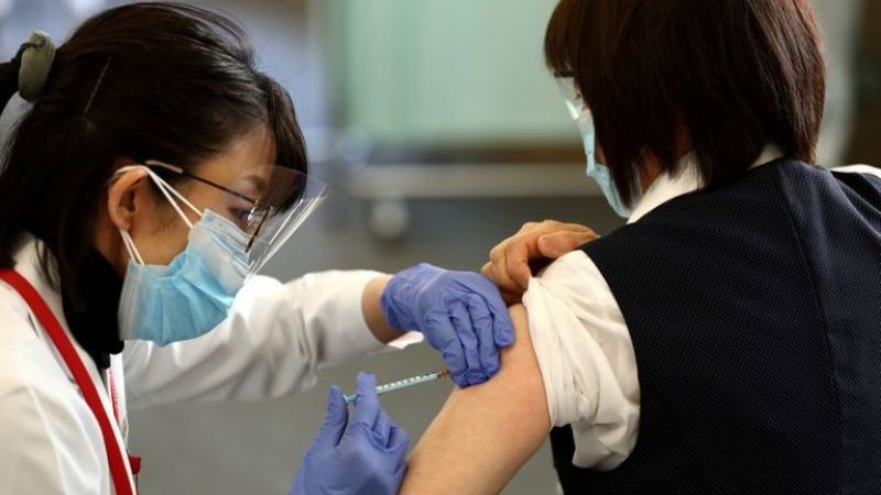 Japón inició la campaña de vacunación contra el coronavirus: planea inmunizar a su población en doce meses