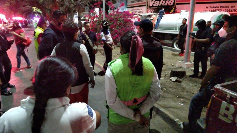 Coordinación para sofocar el incendio en bodega de llantas sobre Símbolos Patrios: CEPCO