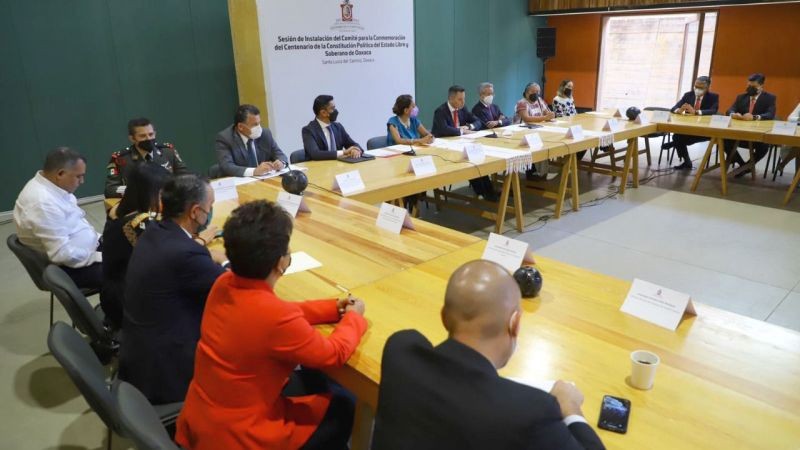 Instala Gobernador Comité para la Conmemoración del Centenario de la Constitución Política de Oaxaca