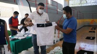 Miniatura: Entrega Incude Oaxaca material deportivo en la Cuenca a clubes y entrenadores de cinco disciplinas