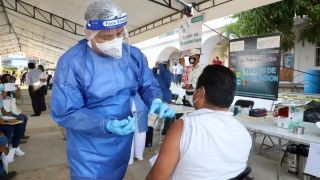 Miniatura: Con más de 35 mil dosis aplicadas en un día, Oaxaca rompe récord de vacunación